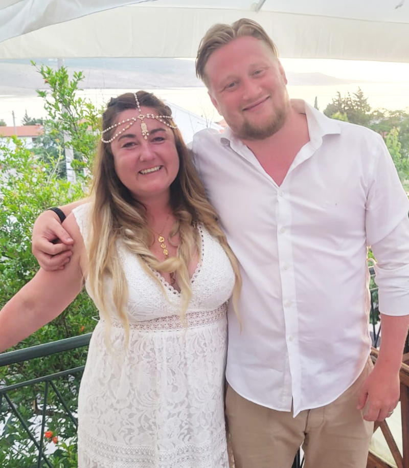 Brautpaar an ihrem Hochzeitstag